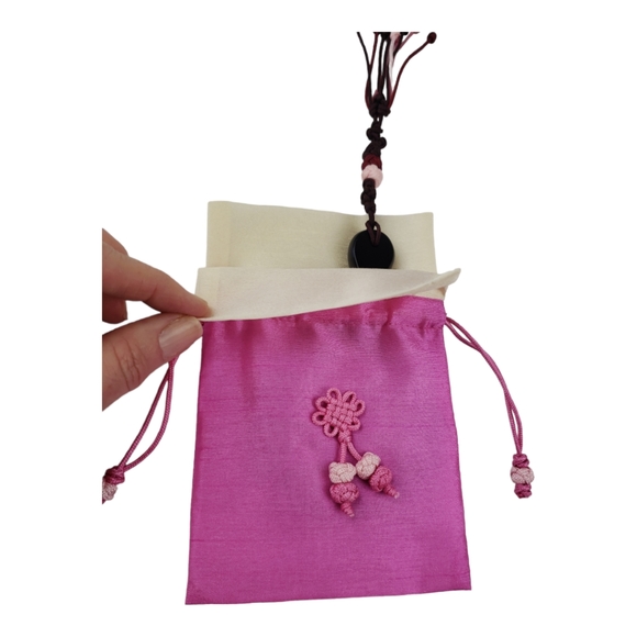 Kyung Hee University Branded Mirror in Pouch and Gift Box - Picture 6 of 8